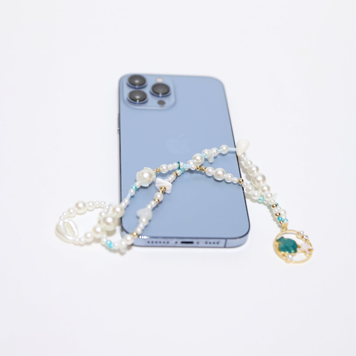 Ocean Clam Phone Hanger