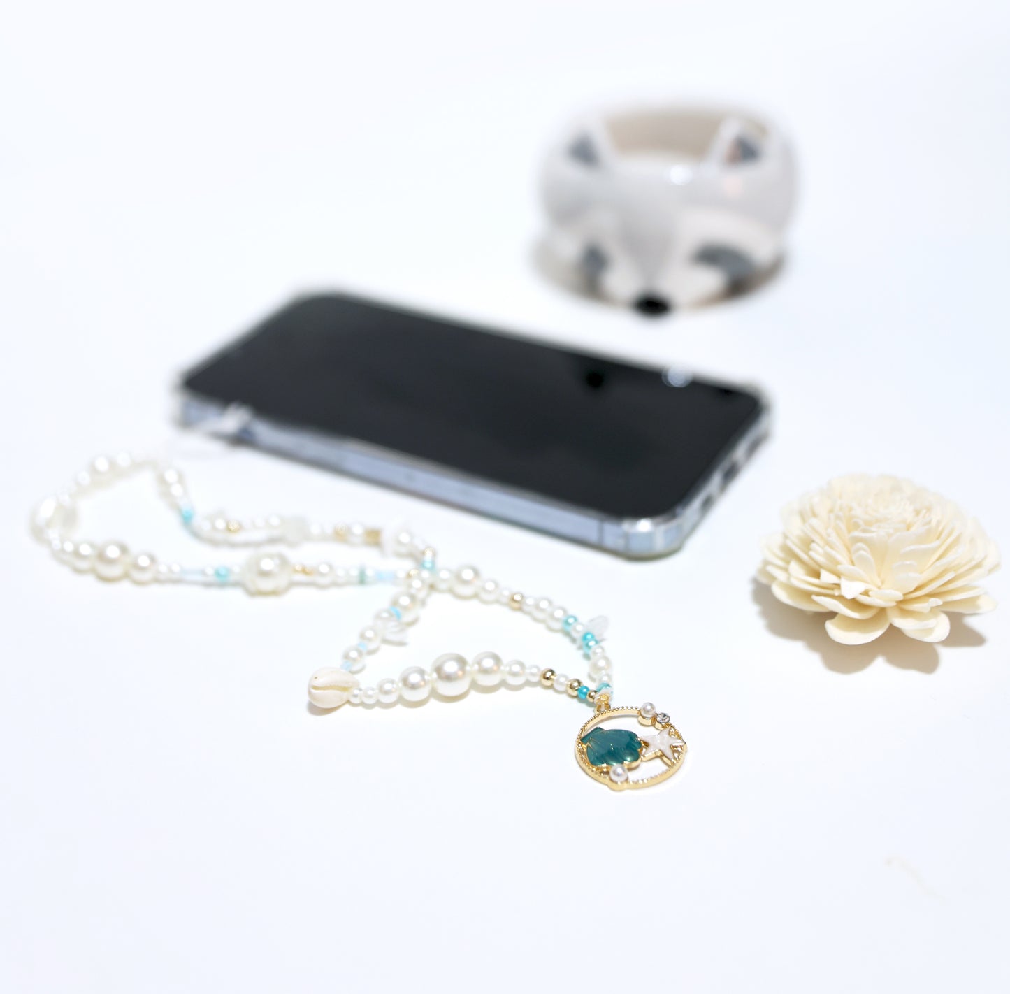 Ocean Clam Phone Hanger