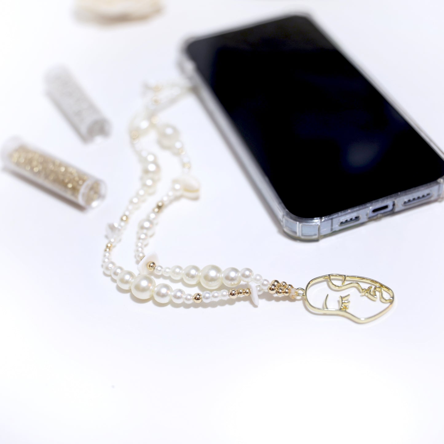 Artsy Pearl Phone Hanger